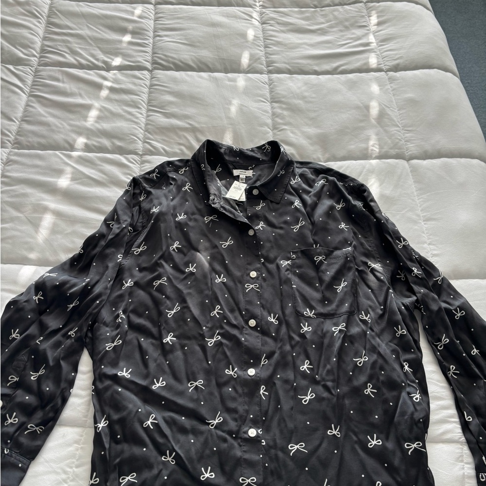 NWT Aerie Black and White Bow Pattern Shirt